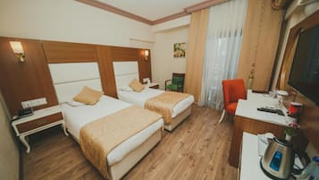 Standardzimmer, Stadtblick | Zimmersafe, Schreibtisch, laptopgeeigneter Arbeitsplatz