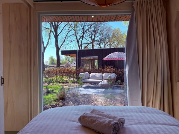 Een kluis op de kamer, reisbedje, gratis wifi, beddengoed