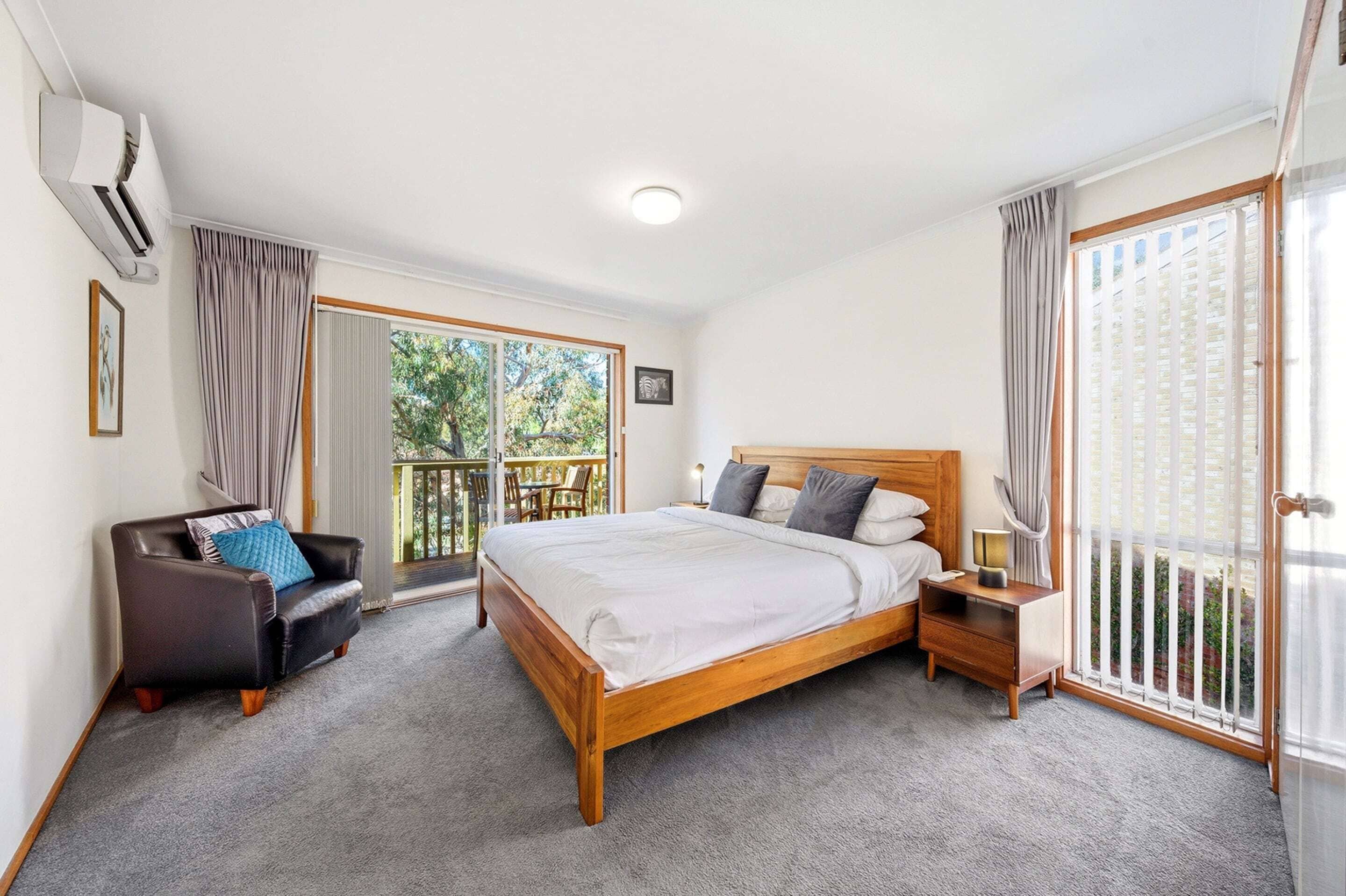 Apartment | 3 bedrooms, laptop workspace, bed sheets