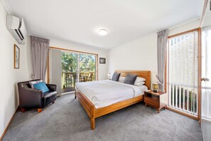 Apartment - Family Friendly 3-bed Home With Outdoor Area (Canberra)