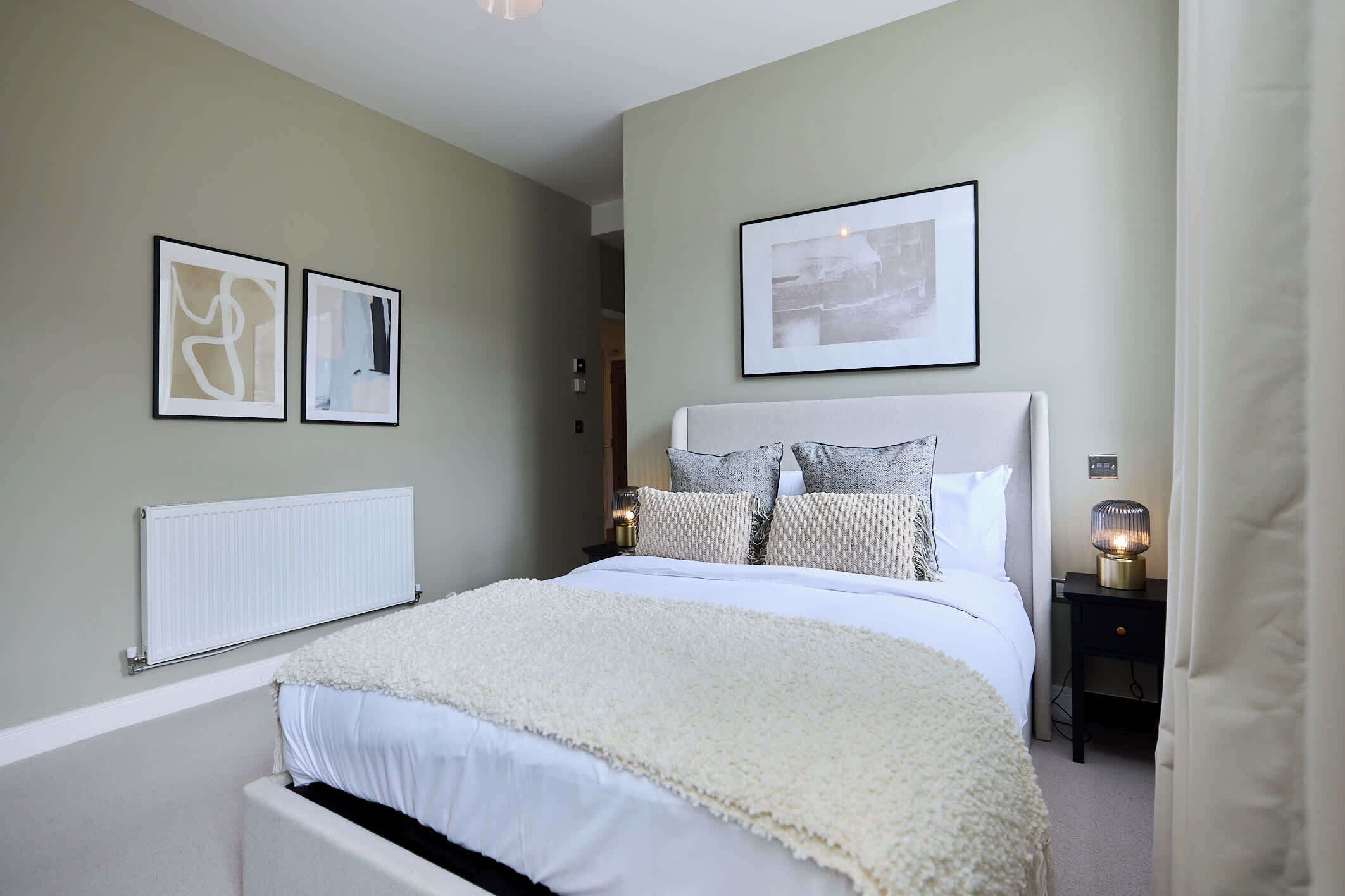 Desk, WiFi, bed sheets