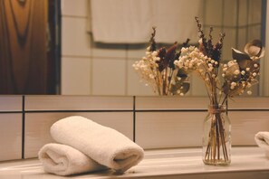 Studio phong cách cổ điển, quang cảnh thành phố | Phòng tắm