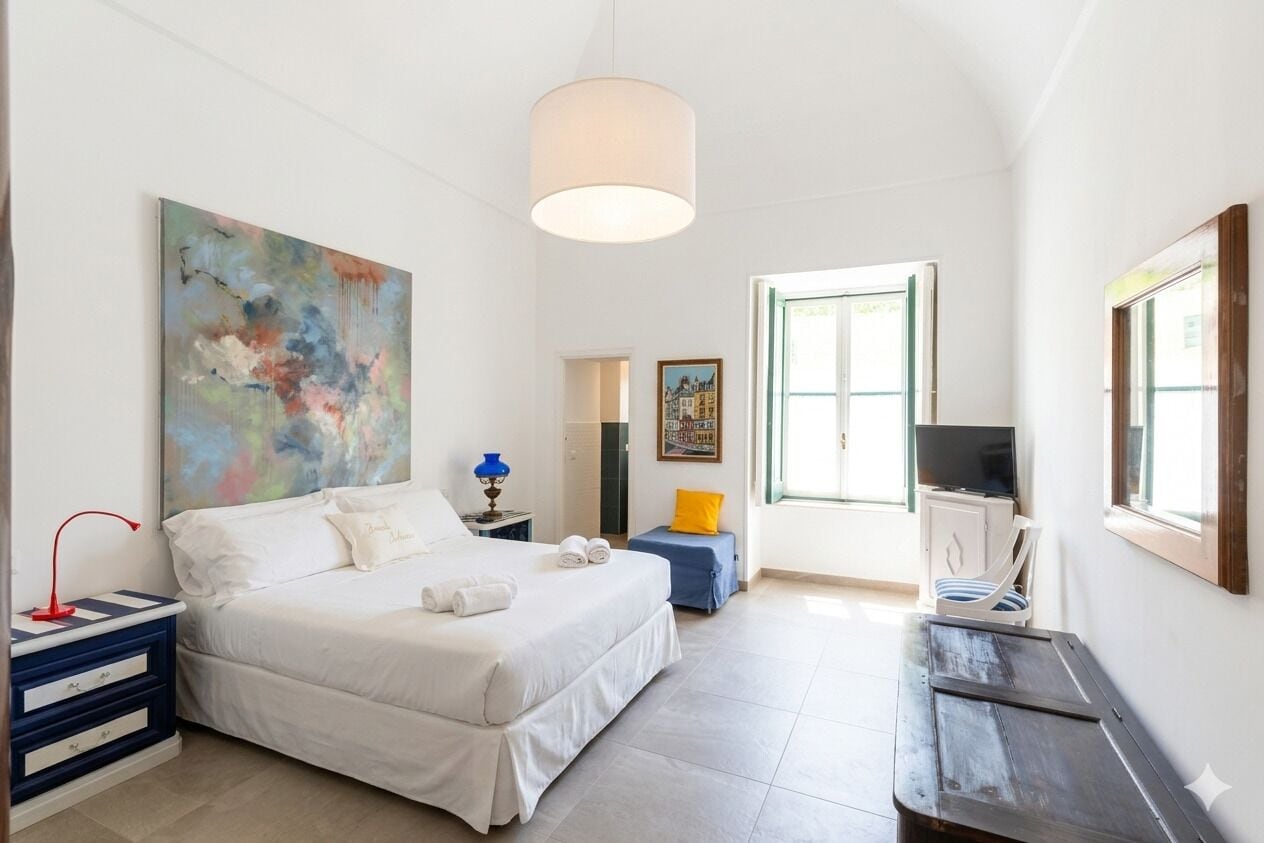 Deluxe-huoneisto, näköala pihalle | Pimennysverhot, ilmainen Wi-Fi