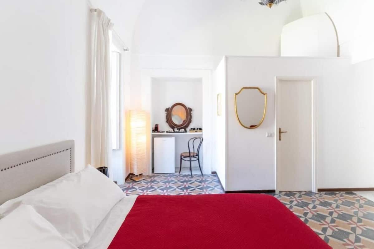 Classic Double Room, City View | Blackout drapes, free WiFi