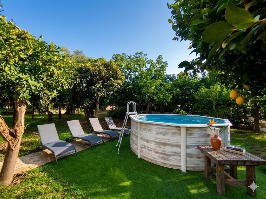 Outdoor pool, sun loungers