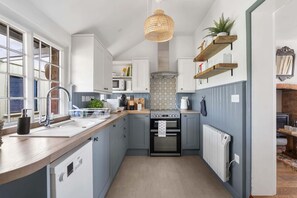 Fridge, microwave, oven, stovetop - Alms House West, Grade II Listed, Garden & Patio (Forthampton)
