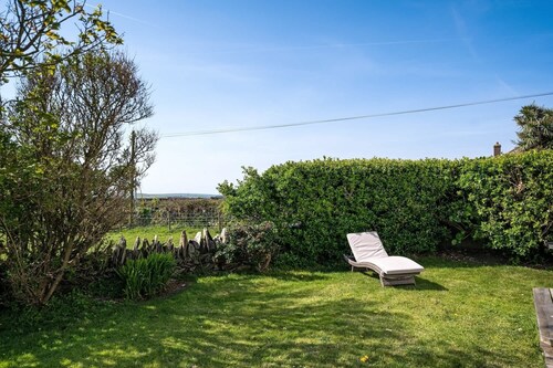 Spacious Home, Private Parking & Garden, Tintagel
