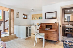 Interior - Kachelofenstüble im Häusle – Holiday Apartment at Hofgut Heiligenberg (Heiligenberg)