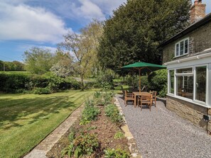 Outdoor dining - Harbins Farm (Sherborne)