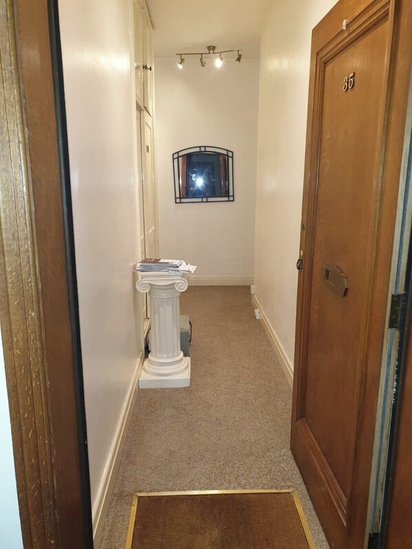 Interior - Cozy Retreat in Historic Oxford With Free Parking (Oxford)