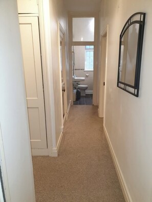 Shower, hair dryer, towels - Cozy Retreat in Historic Oxford With Free Parking (Oxford)