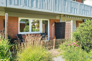 Exterior - Apartment 'In The House Juist' with Private Terrace and Wi-Fi (Dornum)
