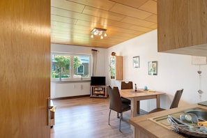 Dining - Apartment 'In The House Juist' with Private Terrace and Wi-Fi (Dornum)