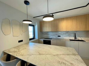 Fridge, microwave, oven, stovetop - 4-br Villa, Sleeps 16 With Hot Tub, Pool & Parking (Vrsar)