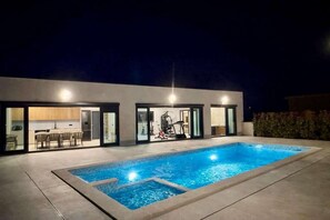 Outdoor pool - 4-br Villa, Sleeps 16 With Hot Tub, Pool & Parking (Vrsar)