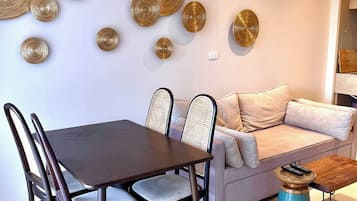 Apartment, 1 Bedroom, Smoking, Balcony | Dining room