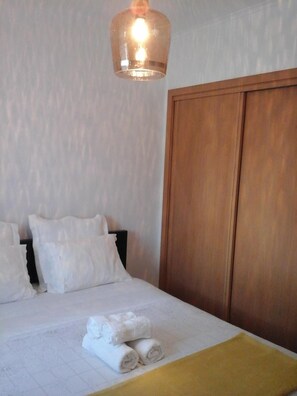 Ferros/tábuas de passar roupa, Wi-Fi, roupa de cama