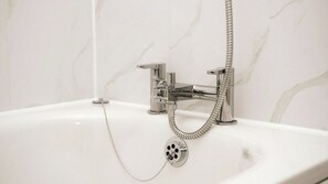 Hair dryer, towels, soap, toilet paper - Entire rental unit in Medway, United Kingdom - A comfort Zone (Gillingham)