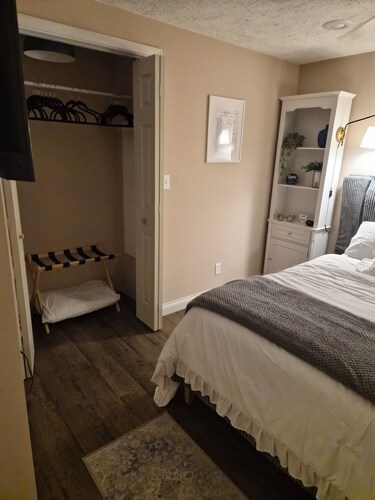 5th Street Hideaway - Cozy River Town Retreat