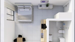 Ett modernt och kompakt hotellrum med en säng, ett litet pentry, ett badrum med toalett och handfat samt ett stort fönster.