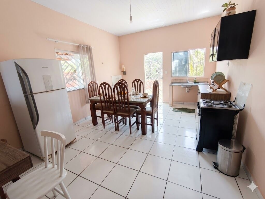 Fridge, oven, stovetop, coffee/tea maker