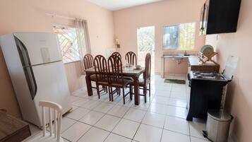 Fridge, oven, stovetop, coffee/tea maker