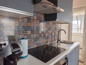 Fridge, microwave, oven, stovetop - Terrazza Mare e Monti • WiFi, parking and beach 150 m away (Montesilvano)