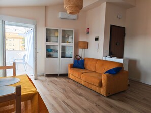 Living area - Terrazza Mare e Monti • WiFi, parking and beach 150 m away (Montesilvano)