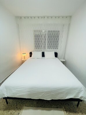 3 slaapkamers, een strijkplank/strijkijzer, wifi, beddengoed