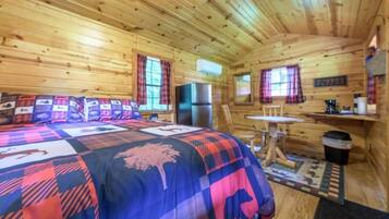 2 habitaciones, cuna de viaje y ropa de cama