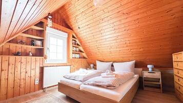 2 bedrooms, iron/ironing board, free WiFi