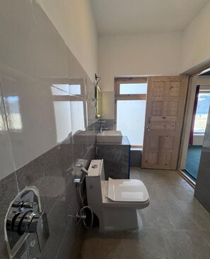 Deluxe Double Room, Lake View | Bathroom - Ostal Residency Pangong (Leh)