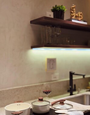 Private kitchen - Silence, Design, and Parking 5 minutes from the Center | LYVVO (Campinas)