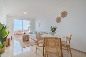 Interior - Vacation Apartment 'Apto Sunset Ocean View' with Sea View, Wi-Fi and Air Conditioning (Costa Adeje)