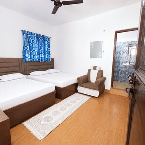 Deluxe Quadruple Room | Hypo-allergenic bedding, desk, soundproofing - Hotel Geeta Palace (Rudraprayag)