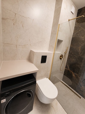 Shower, hair dryer, towels, soap - BAIO Apart Ruby (Oświęcim)