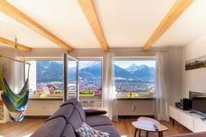 Living area - Panoramic Mountain Views, Spacious Sauna, Dogs Welcome, Alpenjuwel 2 Oberstdorf (Oberstdorf)