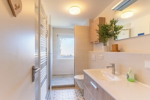 Shower, hair dryer, towels, soap - Panoramic Mountain Views, Spacious Sauna, Dogs Welcome, Alpenjuwel 2 Oberstdorf (Oberstdorf)