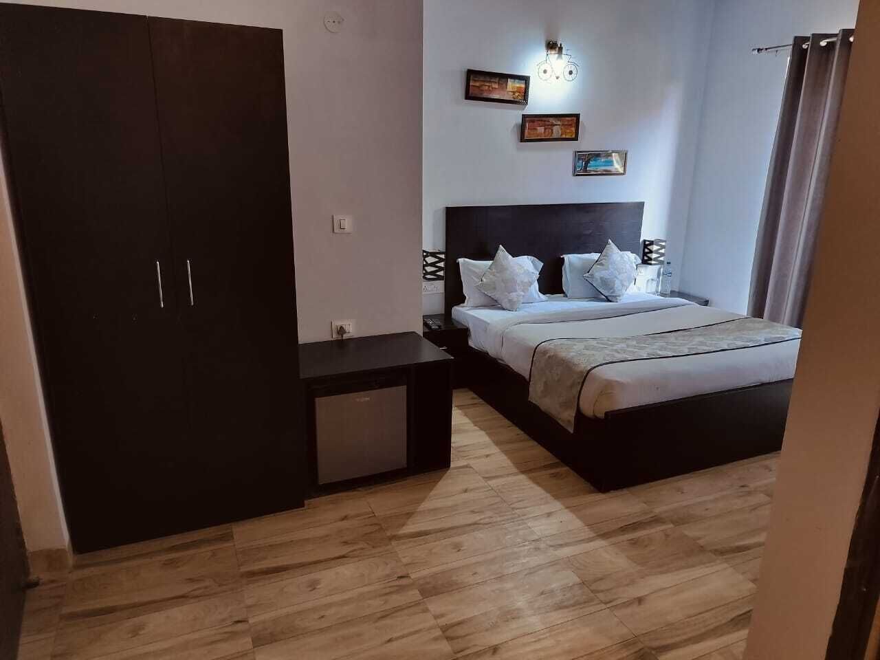 Quarto casal superior, vista para a cidade | Escrivaninha, Wi-Fi de cortesia