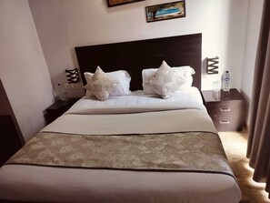 Deluxe Double Room, City View - Citrine Suites Vrindavan (Tahra)