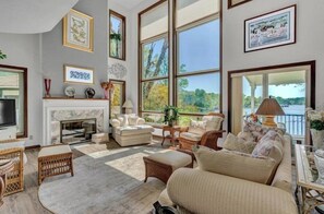 TV - New Rental! Golden Glow Getaway! (Moneta)