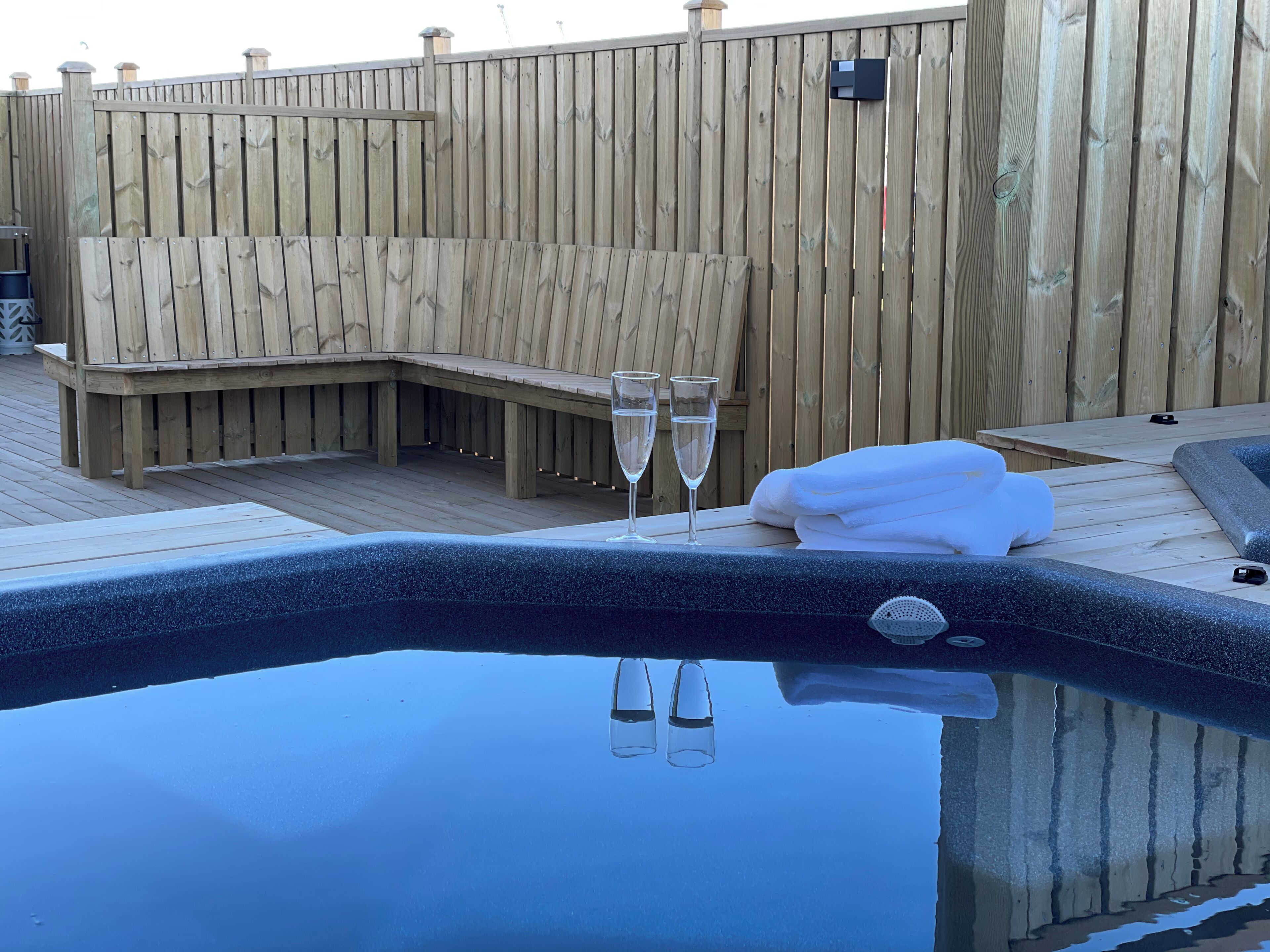 Outdoor spa tub