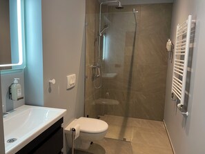 Family Apartment, City View | Bathroom - North Apartment 204 (Akureyri)