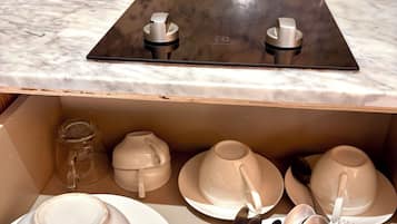 Apartment, 1 Bedroom, Smoking, Balcony | Private kitchen