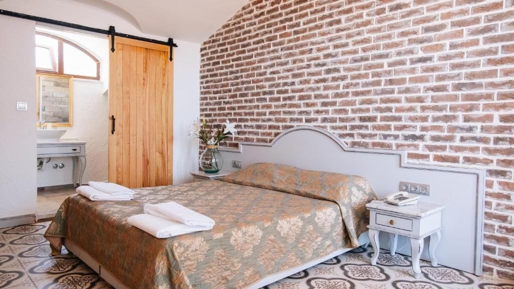 In-room safe, blackout curtains, free WiFi