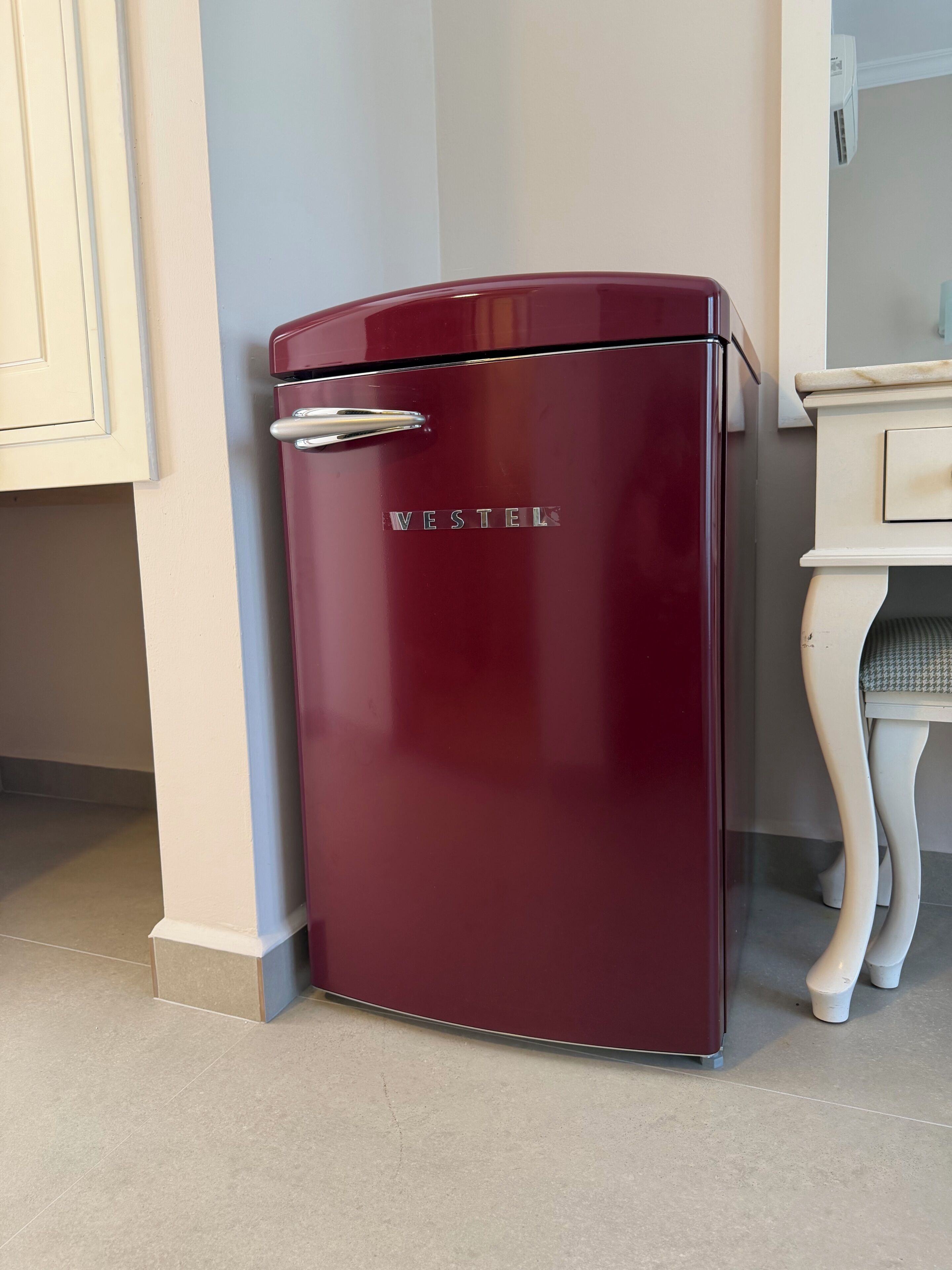 Mini fridge