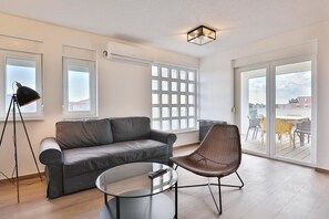 Apartment | Living room - Luxury Apartment Sea View & Private Terraces (Starigrad)