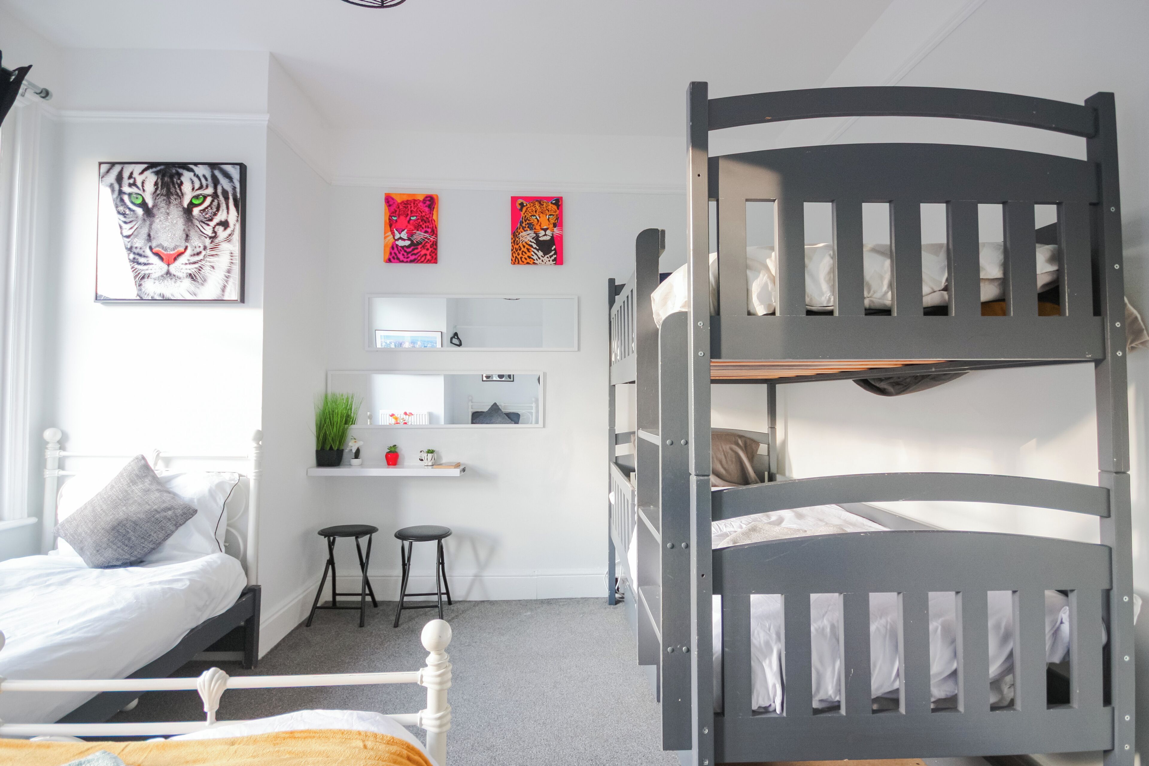 Iron/ironing board, WiFi, bed sheets