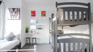 Iron/ironing board, WiFi, bed sheets