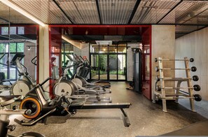 A gym with stationary bikes, treadmills, and a weight rack. - w Well-appointed 2BR w Balcony in Tabacalera (Mexico City)